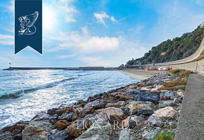 Image No.48-Villa de 43 chambres à vendre à Finale Ligure