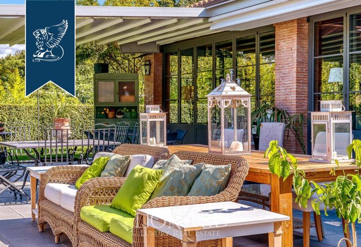 Image No.101-18 Bed Farmhouse for sale