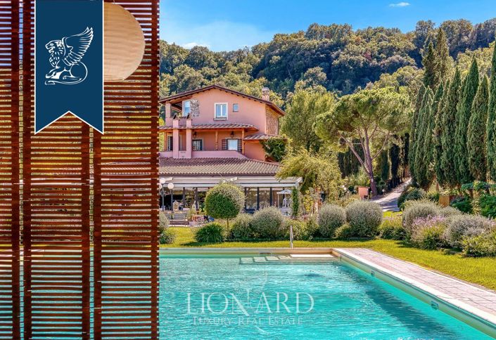 Image No.106-18 Bed Farmhouse for sale