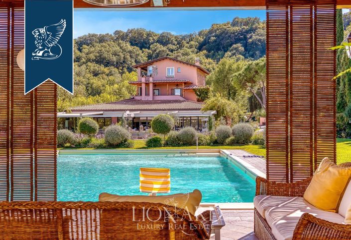 Image No.107-18 Bed Farmhouse for sale