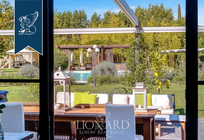 Image No.109-18 Bed Farmhouse for sale