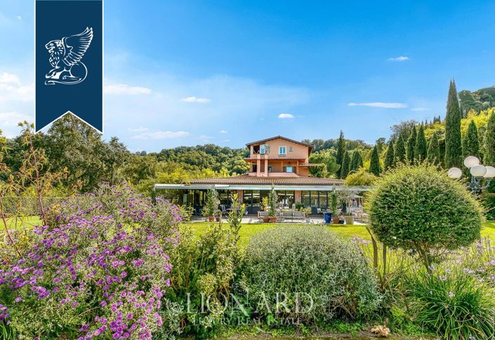 Image No.112-18 Bed Farmhouse for sale