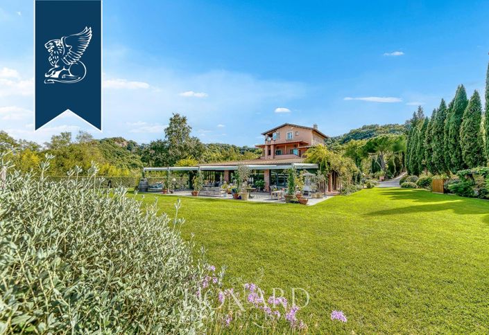 Image No.113-18 Bed Farmhouse for sale