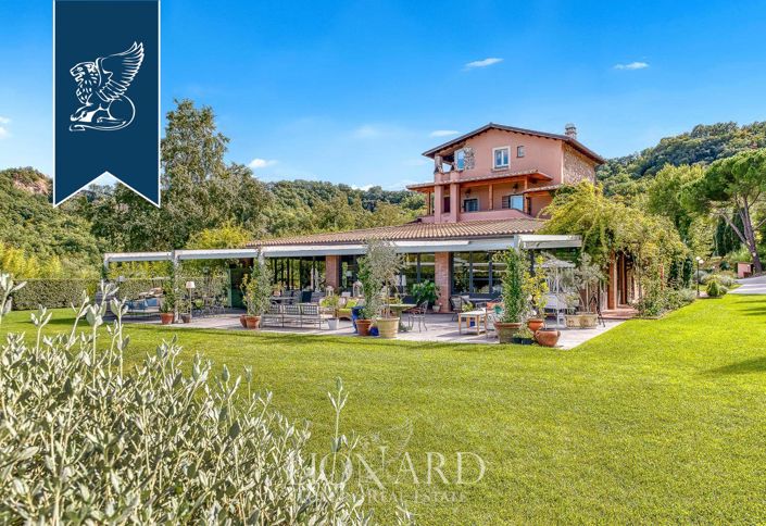 Image No.117-18 Bed Farmhouse for sale