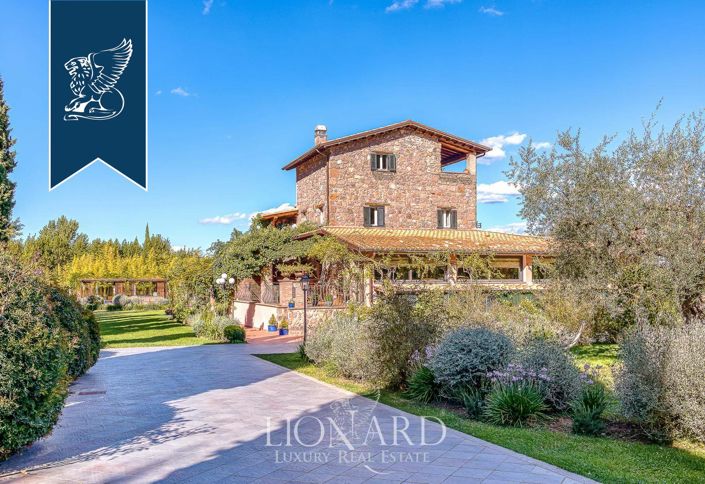 Image No.120-18 Bed Farmhouse for sale