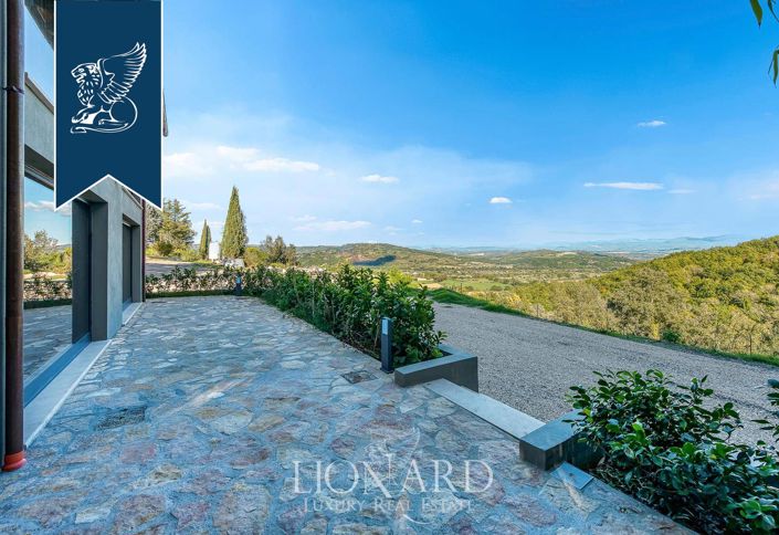 Image No.121-18 Bed Farmhouse for sale