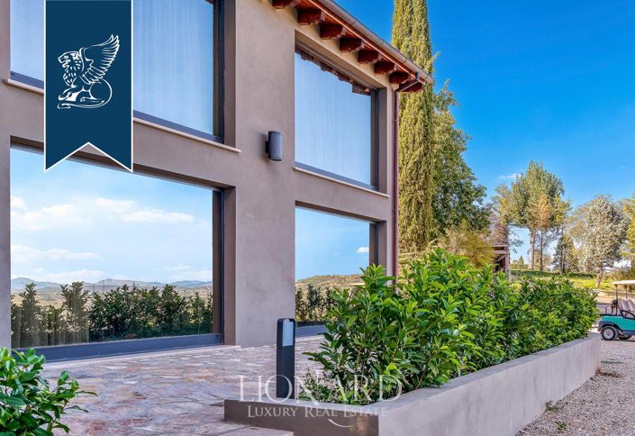 Image No.122-18 Bed Farmhouse for sale