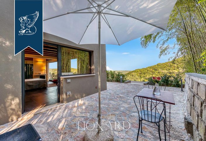 Image No.123-18 Bed Farmhouse for sale