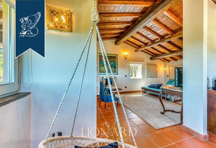 Image No.126-18 Bed Farmhouse for sale