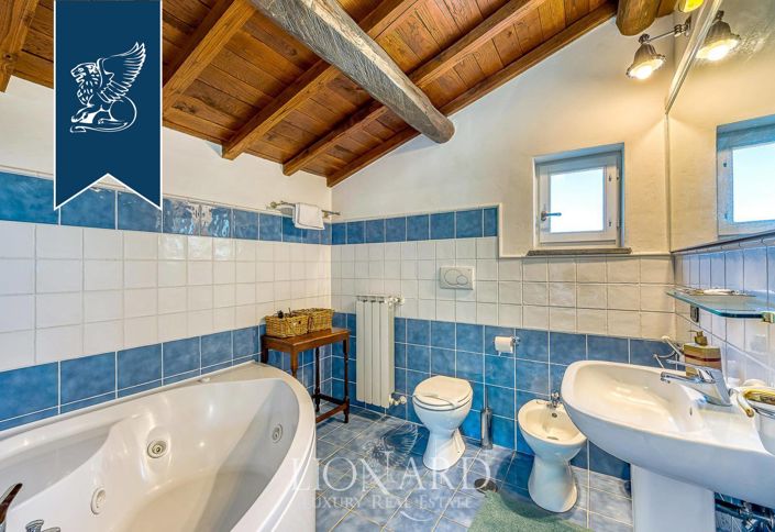 Image No.128-18 Bed Farmhouse for sale