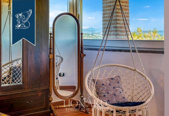 Image No.131-18 Bed Farmhouse for sale