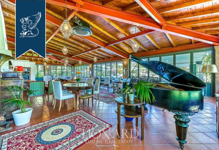 Image No.133-18 Bed Farmhouse for sale