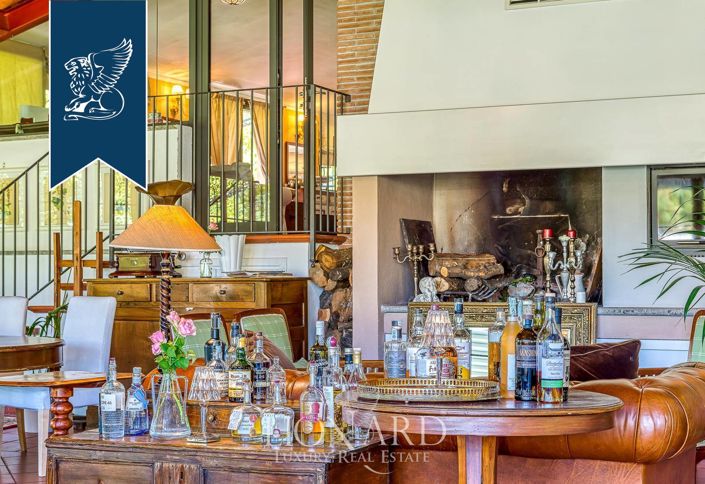 Image No.135-18 Bed Farmhouse for sale