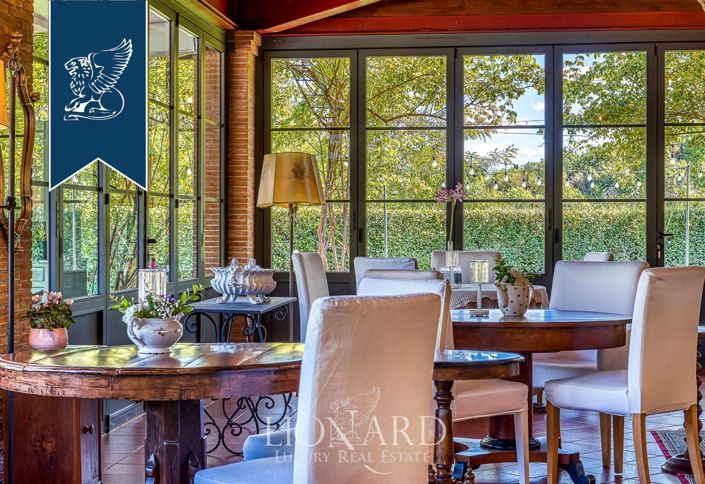 Image No.145-18 Bed Farmhouse for sale