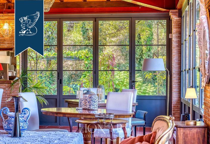 Image No.146-18 Bed Farmhouse for sale