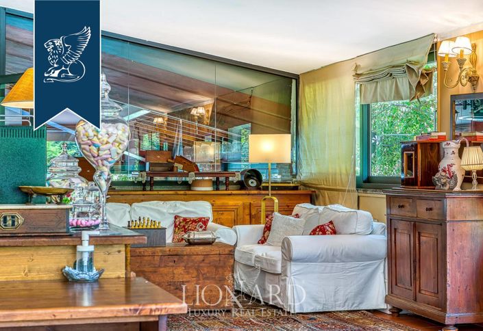 Image No.150-18 Bed Farmhouse for sale