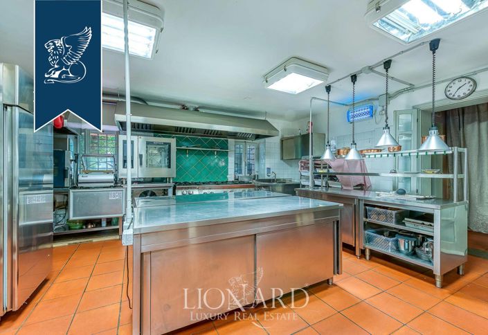 Image No.151-18 Bed Farmhouse for sale