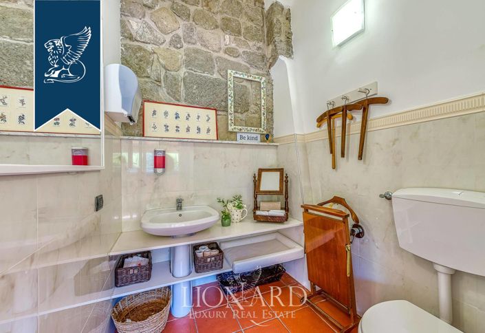 Image No.153-18 Bed Farmhouse for sale