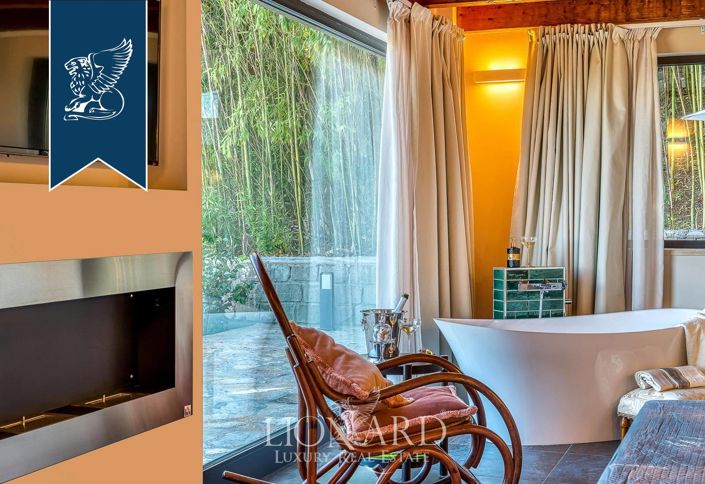 Image No.160-18 Bed Farmhouse for sale