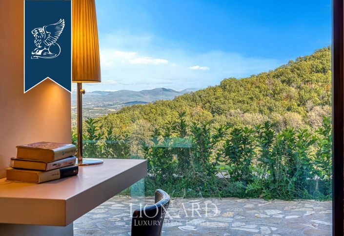 Image No.161-18 Bed Farmhouse for sale