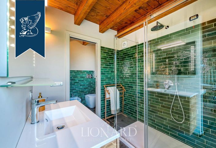 Image No.162-18 Bed Farmhouse for sale