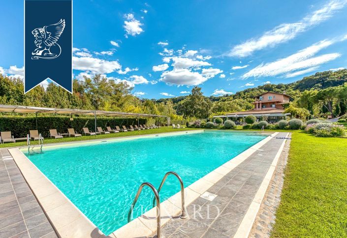 Image No.17-18 Bed Farmhouse for sale