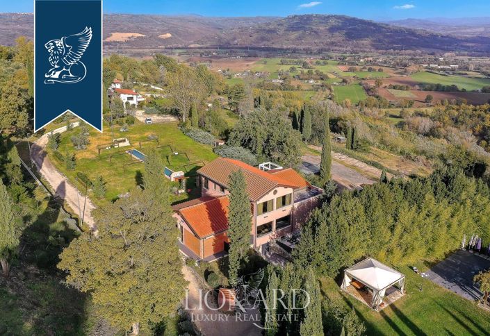 Image No.171-18 Bed Farmhouse for sale