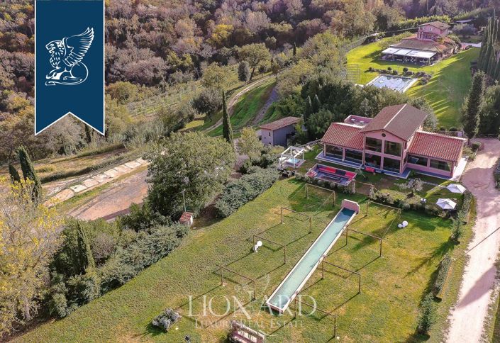 Image No.173-18 Bed Farmhouse for sale