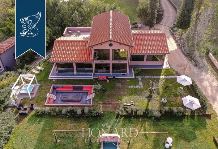 Image No.174-18 Bed Farmhouse for sale