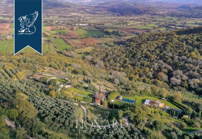 Image No.178-18 Bed Farmhouse for sale