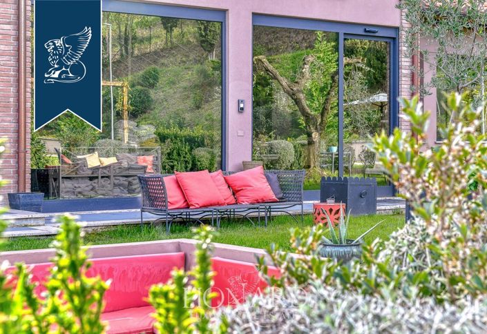 Image No.180-18 Bed Farmhouse for sale