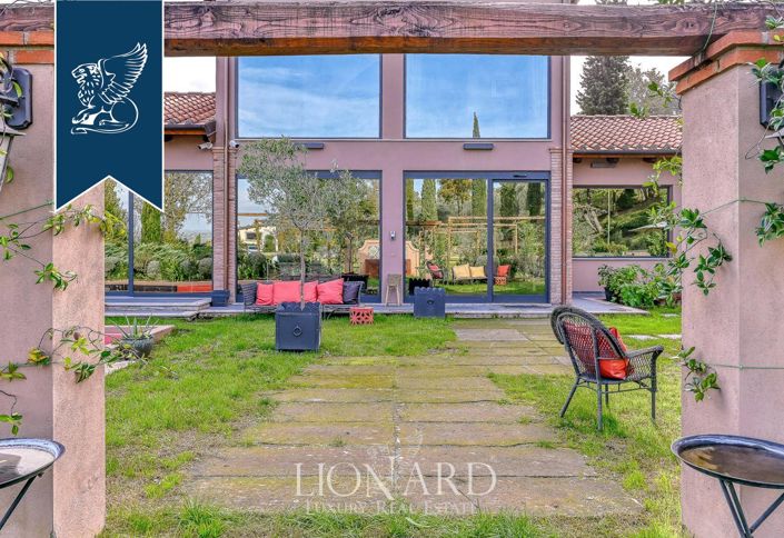 Image No.181-18 Bed Farmhouse for sale