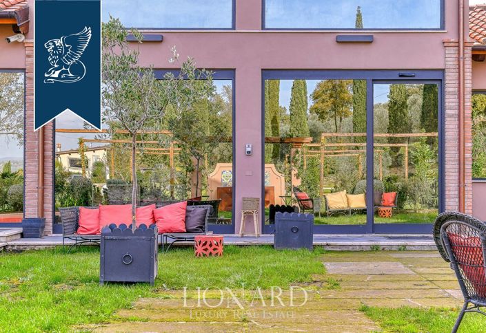 Image No.182-18 Bed Farmhouse for sale