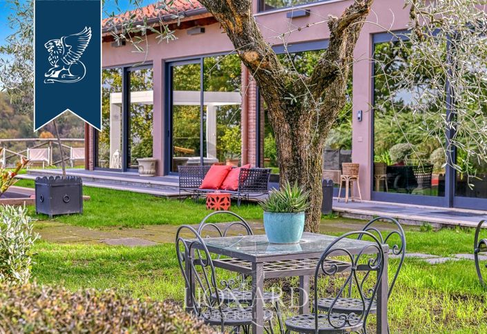 Image No.183-18 Bed Farmhouse for sale