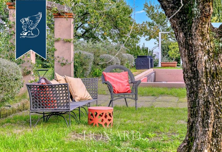 Image No.185-18 Bed Farmhouse for sale