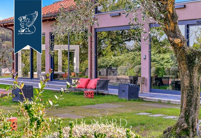 Image No.186-18 Bed Farmhouse for sale