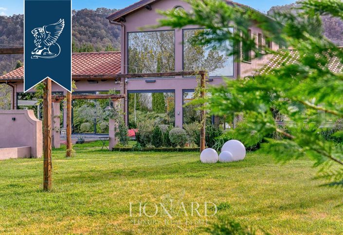 Image No.191-18 Bed Farmhouse for sale