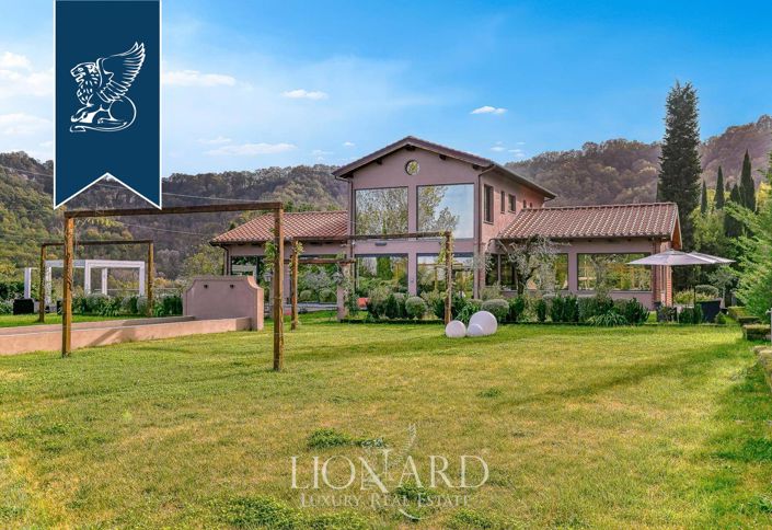 Image No.192-18 Bed Farmhouse for sale