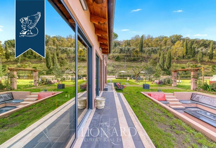 Image No.194-18 Bed Farmhouse for sale