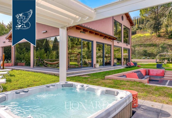 Image No.195-18 Bed Farmhouse for sale