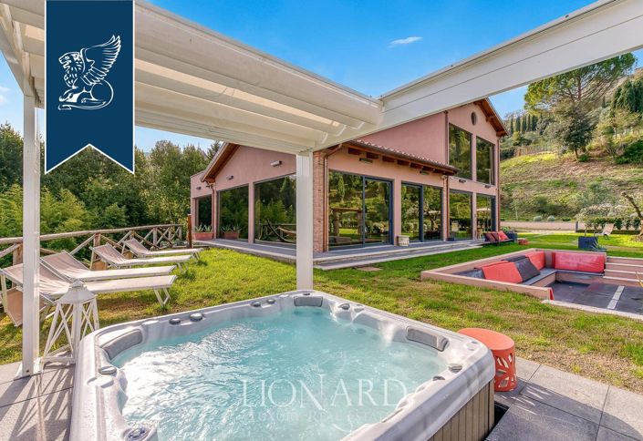 Image No.196-18 Bed Farmhouse for sale