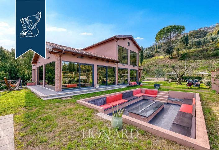 Image No.197-18 Bed Farmhouse for sale