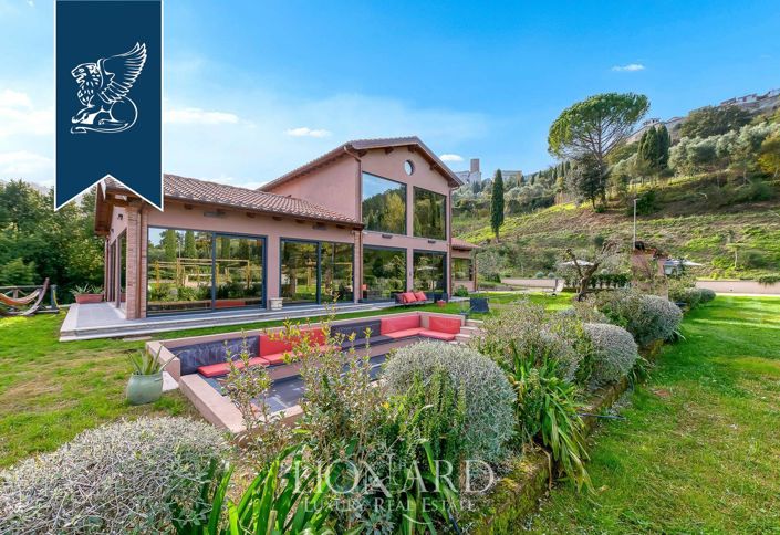 Image No.198-18 Bed Farmhouse for sale