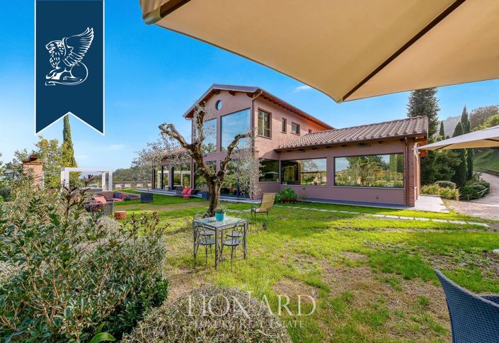 Image No.199-18 Bed Farmhouse for sale