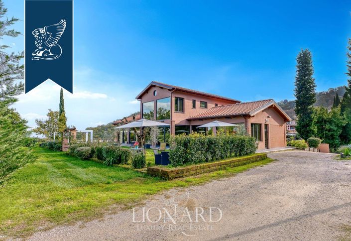 Image No.201-18 Bed Farmhouse for sale