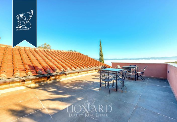 Image No.203-18 Bed Farmhouse for sale