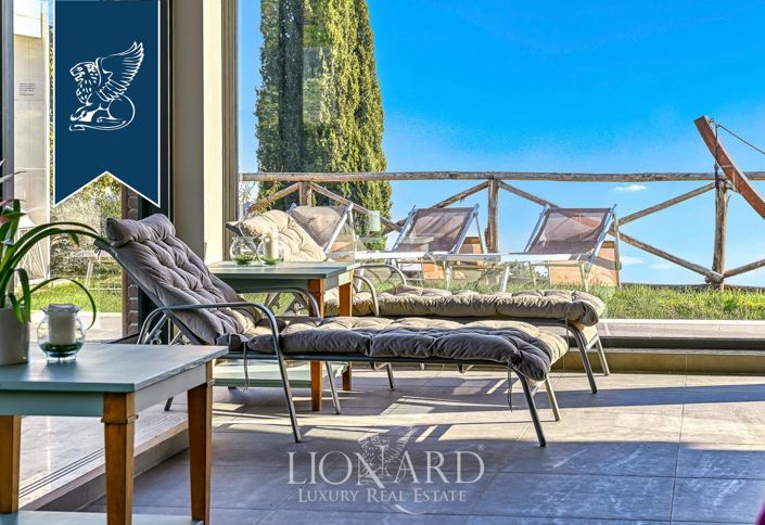 Image No.207-18 Bed Farmhouse for sale