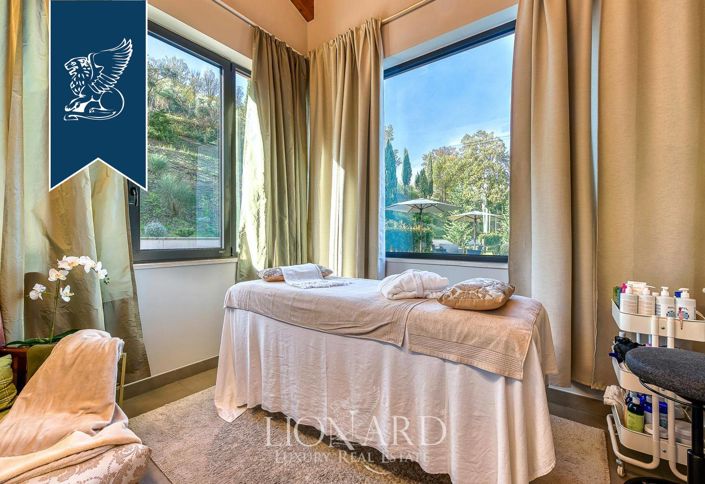 Image No.210-18 Bed Farmhouse for sale