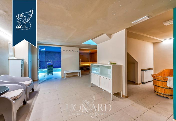 Image No.215-18 Bed Farmhouse for sale