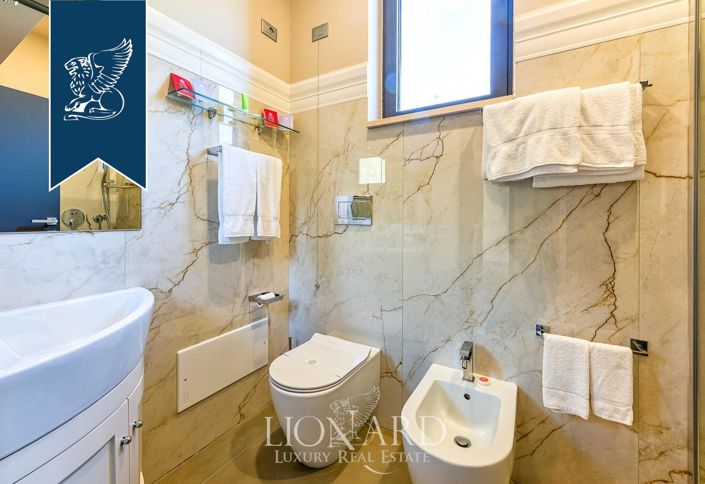 Image No.221-18 Bed Farmhouse for sale